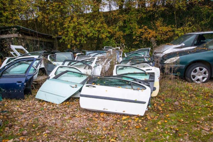 , Un établissement de vente de véhicules d'occasions près d’Argentan