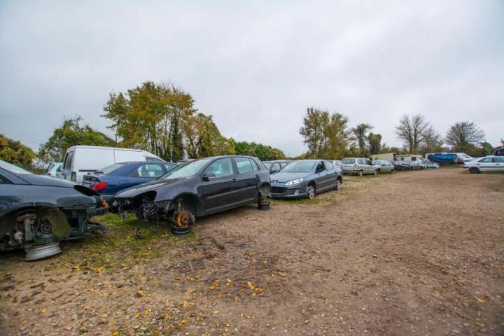 Un établissement de vente de véhicules d'occasions près d’Argentan