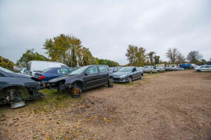 Un établissement de vente de véhicules d'occasions près d’Argentan